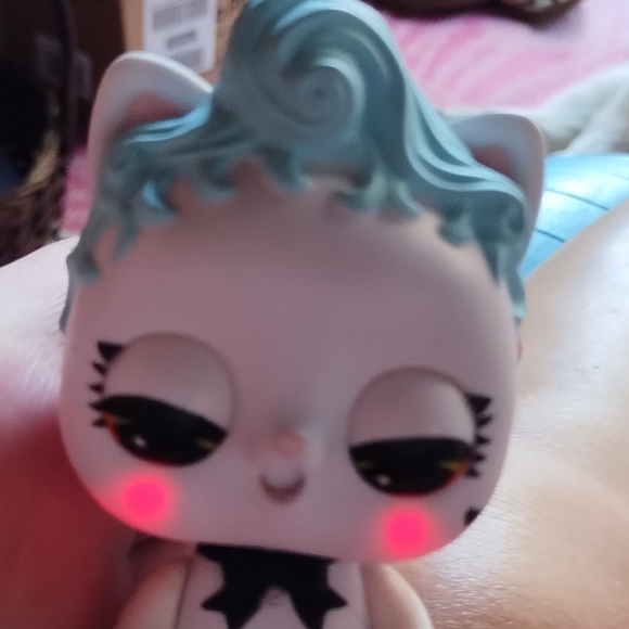 LOL Surprise MGA *Royal Kitty* Target Exclusive Interactive Live Pet Lights Up - Picture 2 of 5